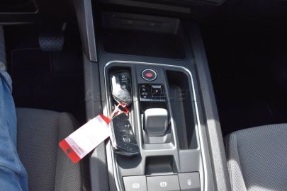 Car image 26