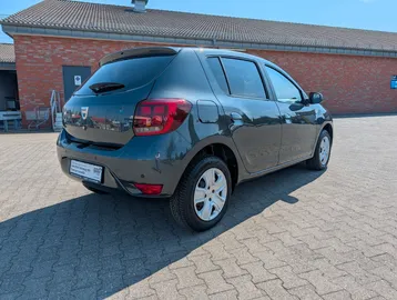 Car image 5