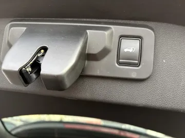 Car image 39