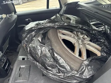 Car image 28