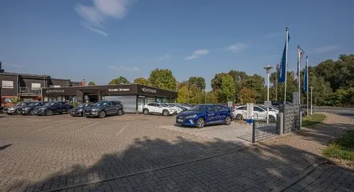 Car image 4