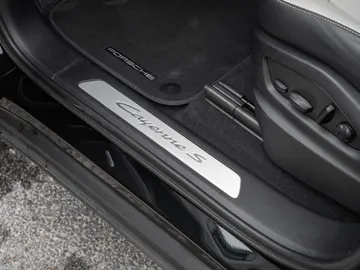 Car image 38