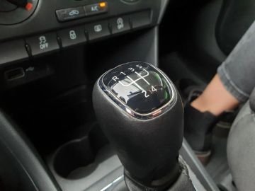 Car image 26