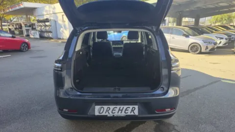 Car image 32
