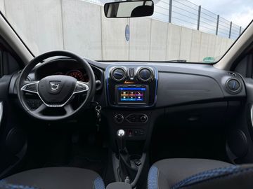 Car image 14