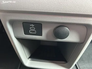Car image 36
