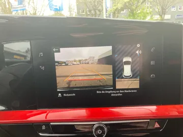 Car image 25