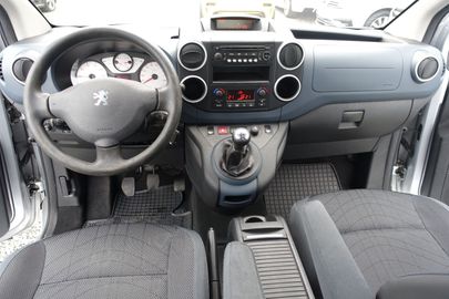 Car image 13