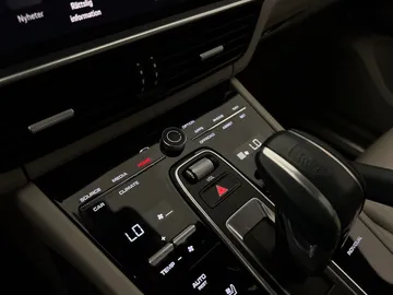 Car image 38