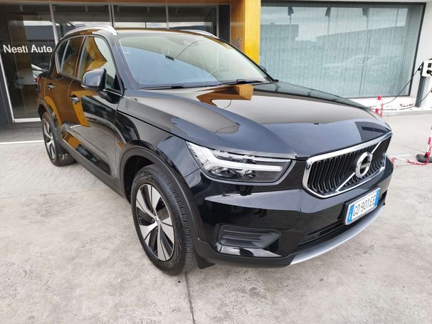 Volvo XC40 1.5 T2 Momentum 95 kW image number 2