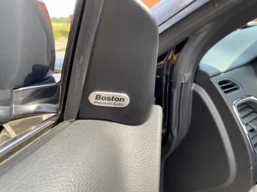 Car image 23