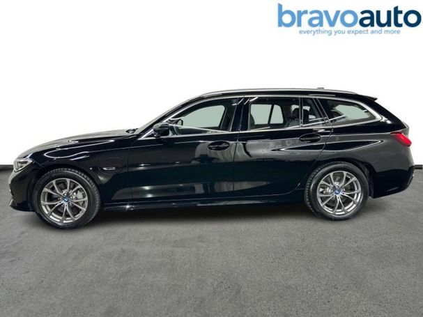 BMW 330e Touring Sport Line 215 kW image number 3