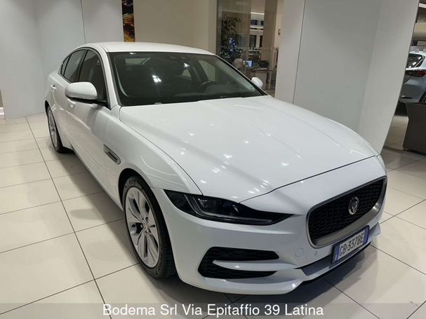 Jaguar XE 132 kW image number 1