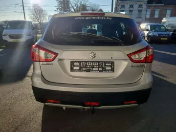 Car image 5