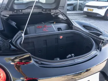 Car image 38