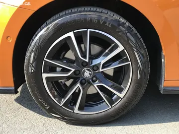 Car image 25