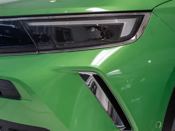 Car image 24