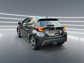 Car image 5