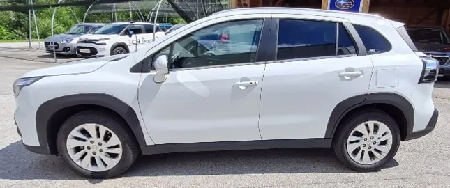 Car image 4
