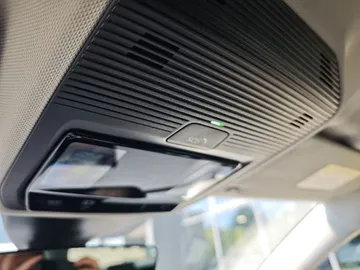 Car image 32