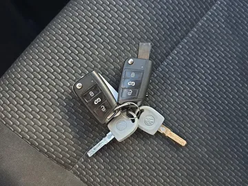 Car image 26