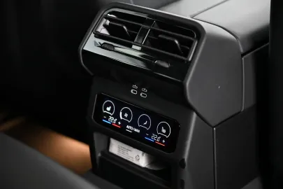 Car image 40