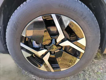 Car image 17