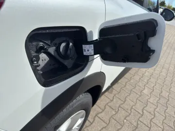 Car image 32