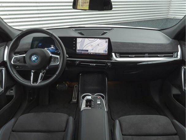 BMW iX2 xDrive30 M Sport Pro 230 kW image number 14