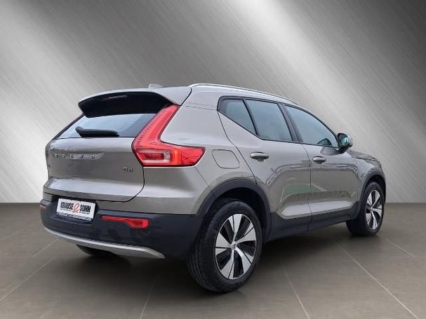 Volvo XC40 B4 Momentum Pro 145 kW image number 2