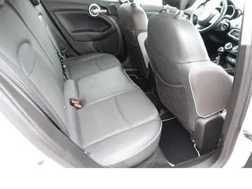 Car image 29