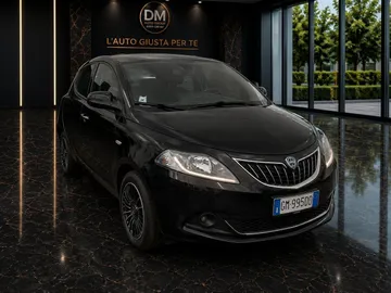 Car image 3