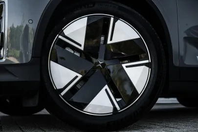 Car image 37