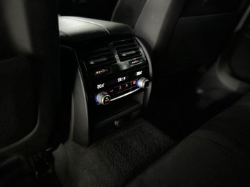 Car image 32