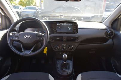 Car image 20