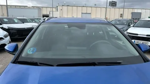 Car image 25