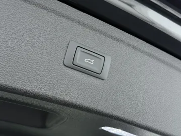 Car image 40