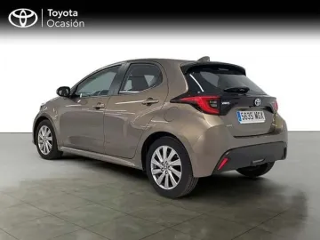 Car image 4