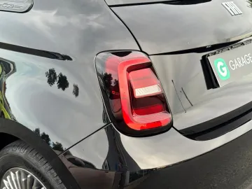 Car image 26
