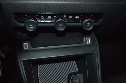 Car image 36