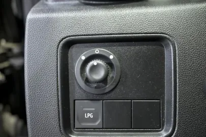 Car image 38