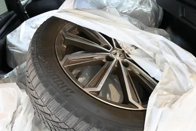 Car image 26