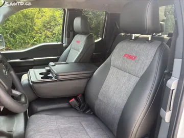 Car image 26