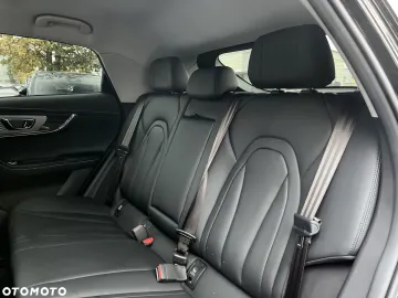Car image 40