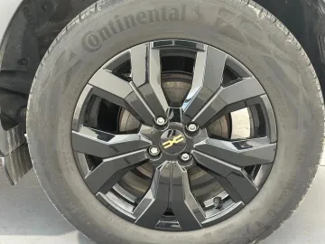 Car image 28
