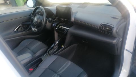 Car image 9