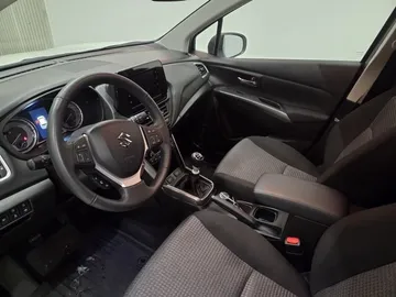 Car image 10