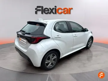 Car image 4