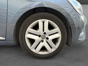 Car image 29