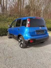 Car image 19